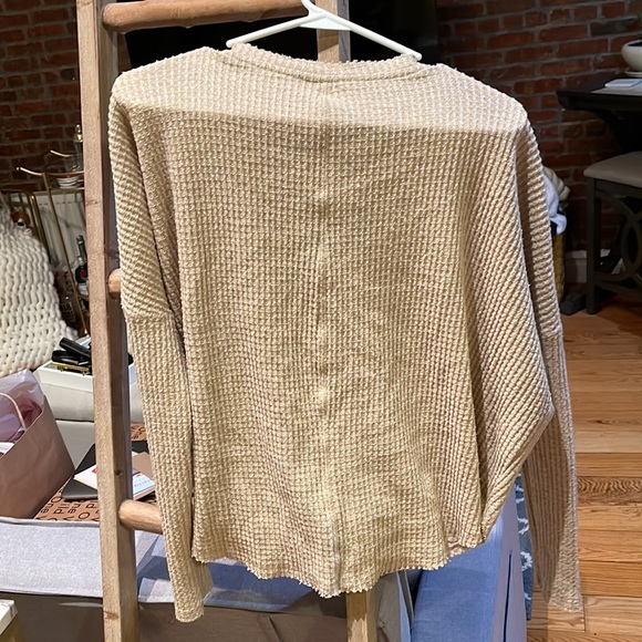 Comfy long sleeve button up - Picture 4 of 5